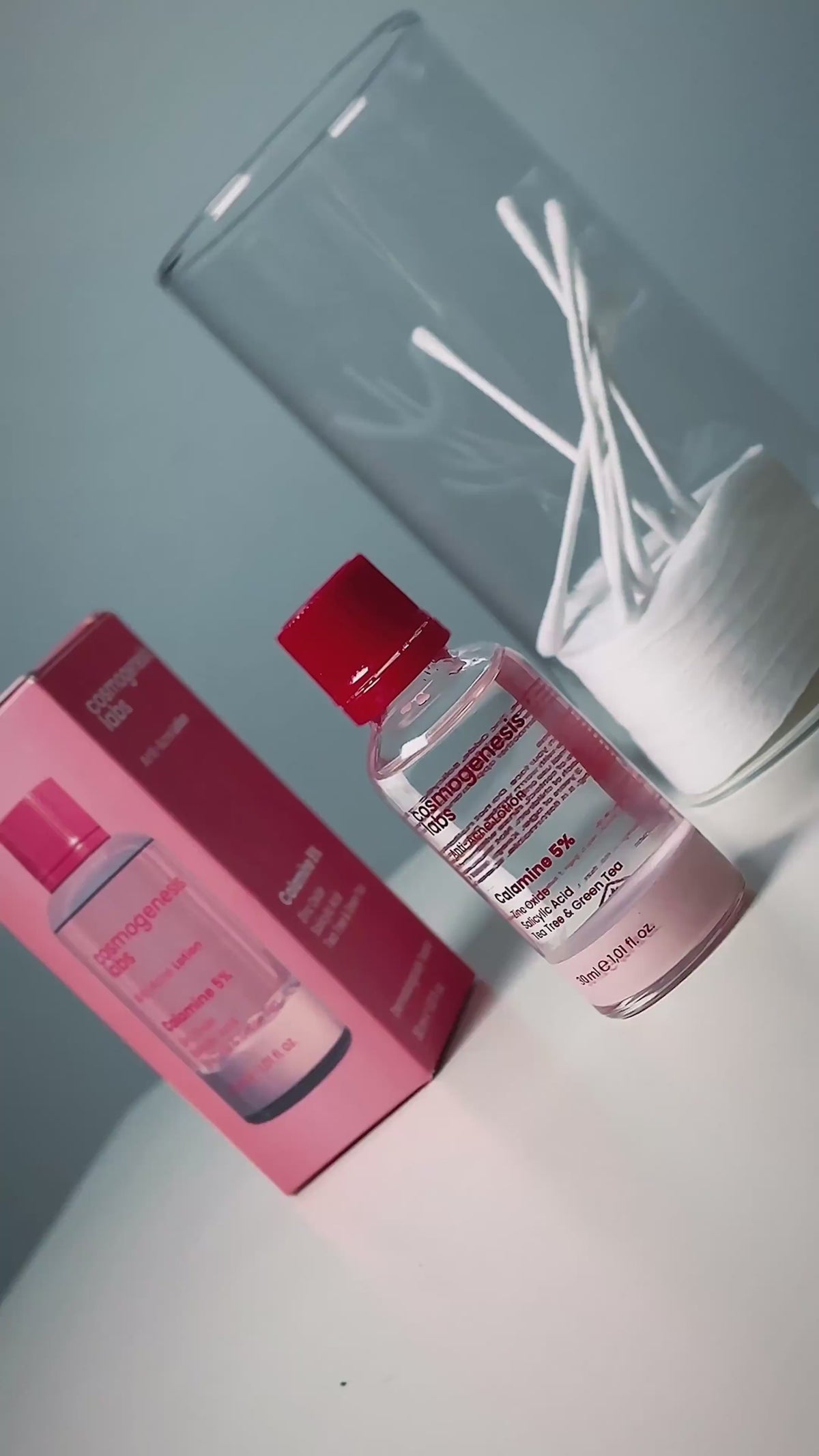 Videoyu yükle: Akne Önleyici Kurutucu Losyon 30ml – Yatıştırıcı Siyah Nokta Azaltıcı Vegan (%5 Kalamin - Yeşil Çay)